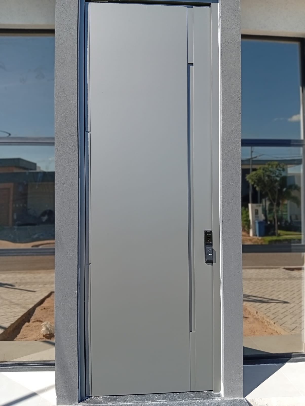 Porta em ACM executada pela Vidrocon PNZ